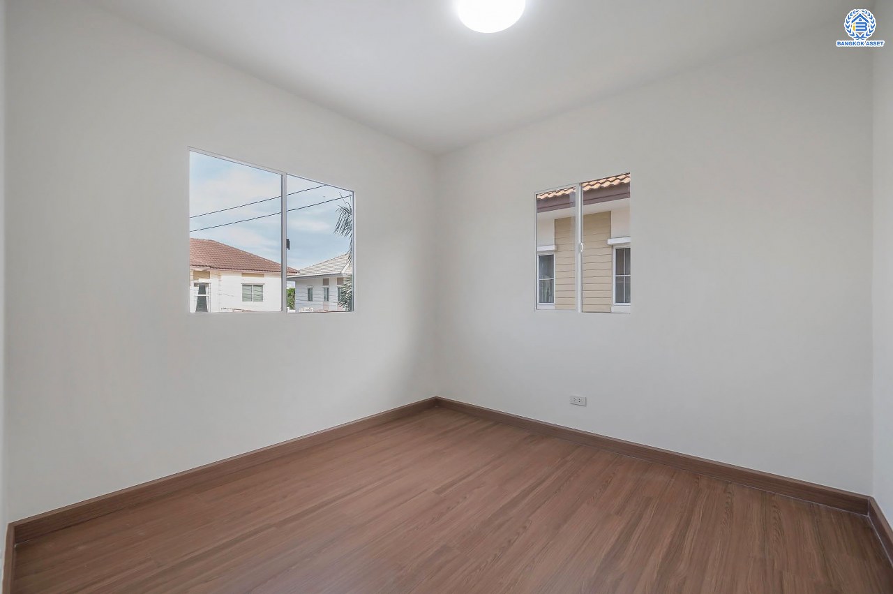 บ้านมือสองตกแต่งใหม่ โครงการ พฤกษาวิลเลจ10 บางใหญ่ หลังมุม เนื้อที่ 61 ตร.ว. ตอบโจทย์ทุกการอยู่อาศัย ฟังก์ชัน 3 ห้องนอน 2 ห้องน้ำ 1 ที่จอดรถ บรรยากาศเป็นส่วนตัว บนทำเลศักยภาพ เชื่อมต่อถนนกาญจนาภิเษก ใกล้เซ็นทรัลเวสต์เกต ทางด่วน "ศรีรัช" และรถไฟฟ้า "สถานีตลาดบางใหญ่"